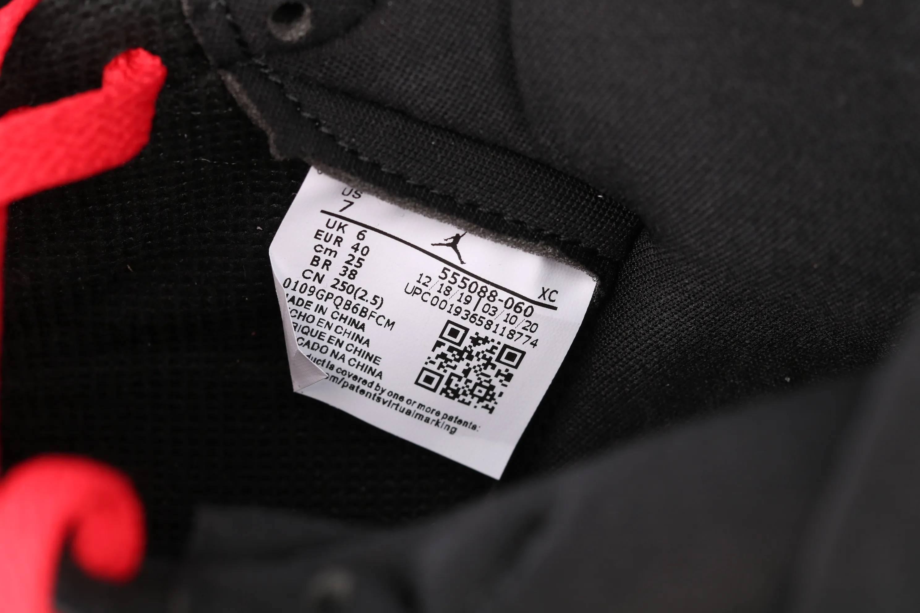 All categories Air Jordan Jordan series basketball shoes Air Jordan 1 High Air Jordan 1 Retro High OG AJ1 Joe 1 black and red silk high-top basketball shoes 555088-060